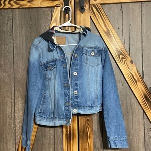 Women’s hooded jean jacket
